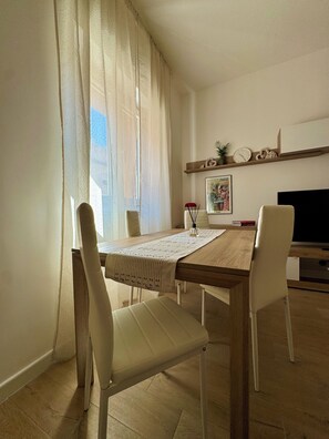 Dining - Your vacation home between technology and the sea, just a few steps from Ostia beach (Lido di Ostia)