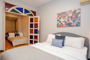 4 habitaciones, tabla de planchar con plancha, wifi y ropa de cama 