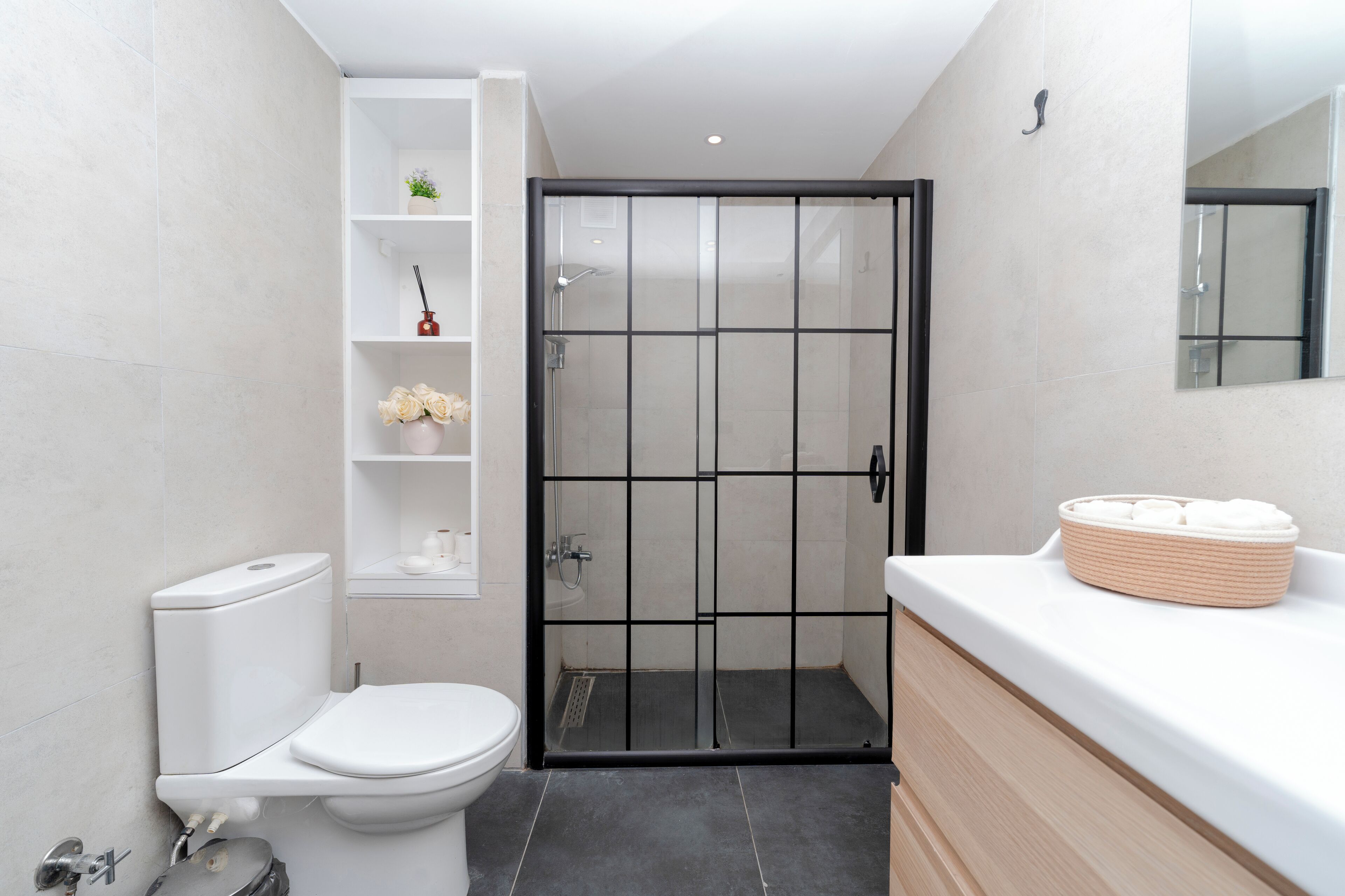 Shower, free toiletries, hair dryer, bidet