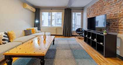 Spacious House with 4 Bedrooms, 2 Bathrooms and Terrace Balcony