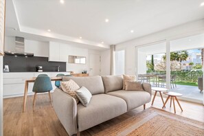 Smart TV - Stylish Couple Retreat in Casares (Casares)