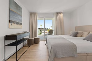 Iron/ironing board, free WiFi - Spacious Apartment for 4 with Solarium (Casares)