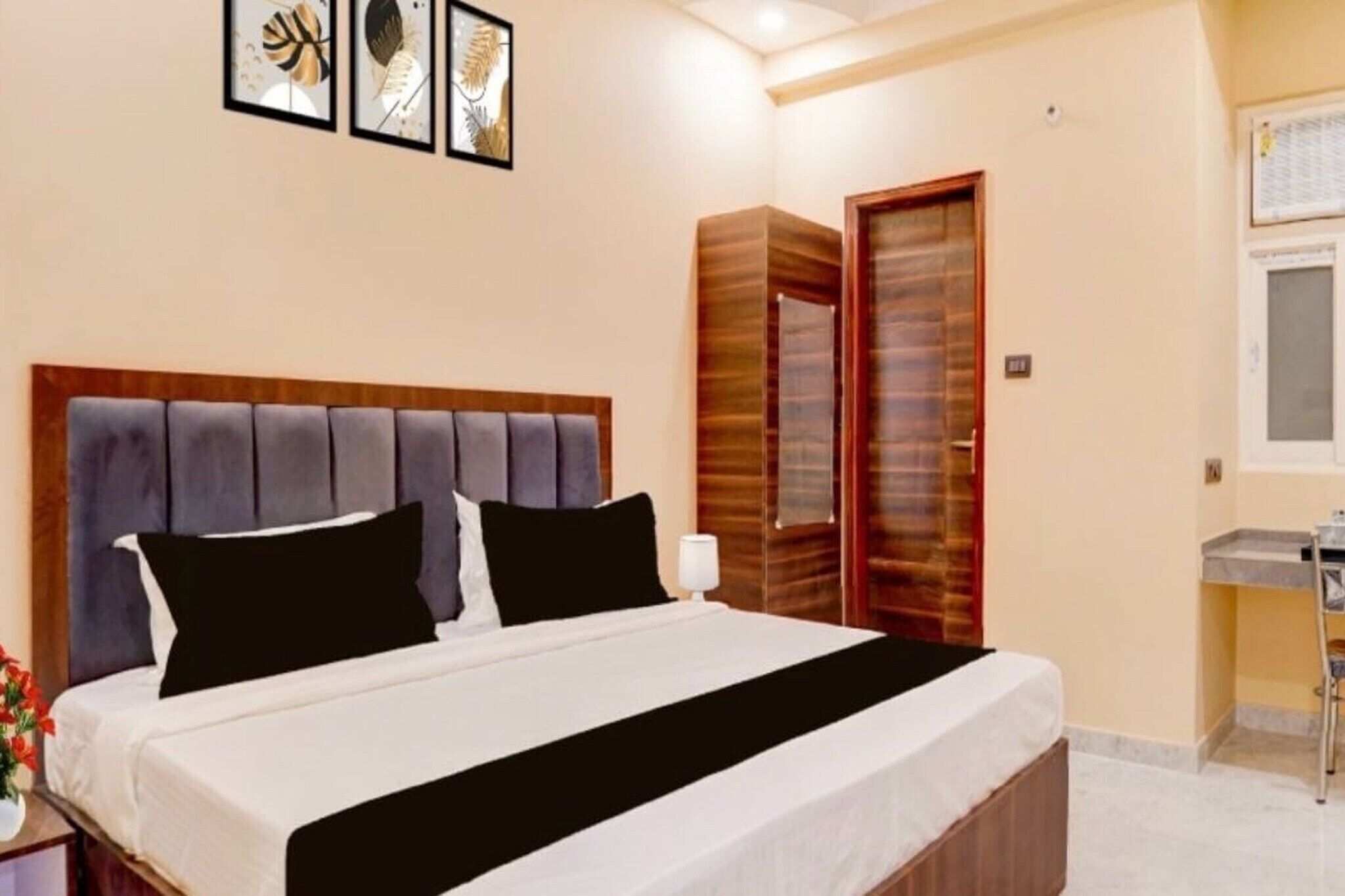 1 bedroom, desk, free WiFi, bed sheets