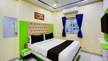 1 bedroom, desk, bed sheets