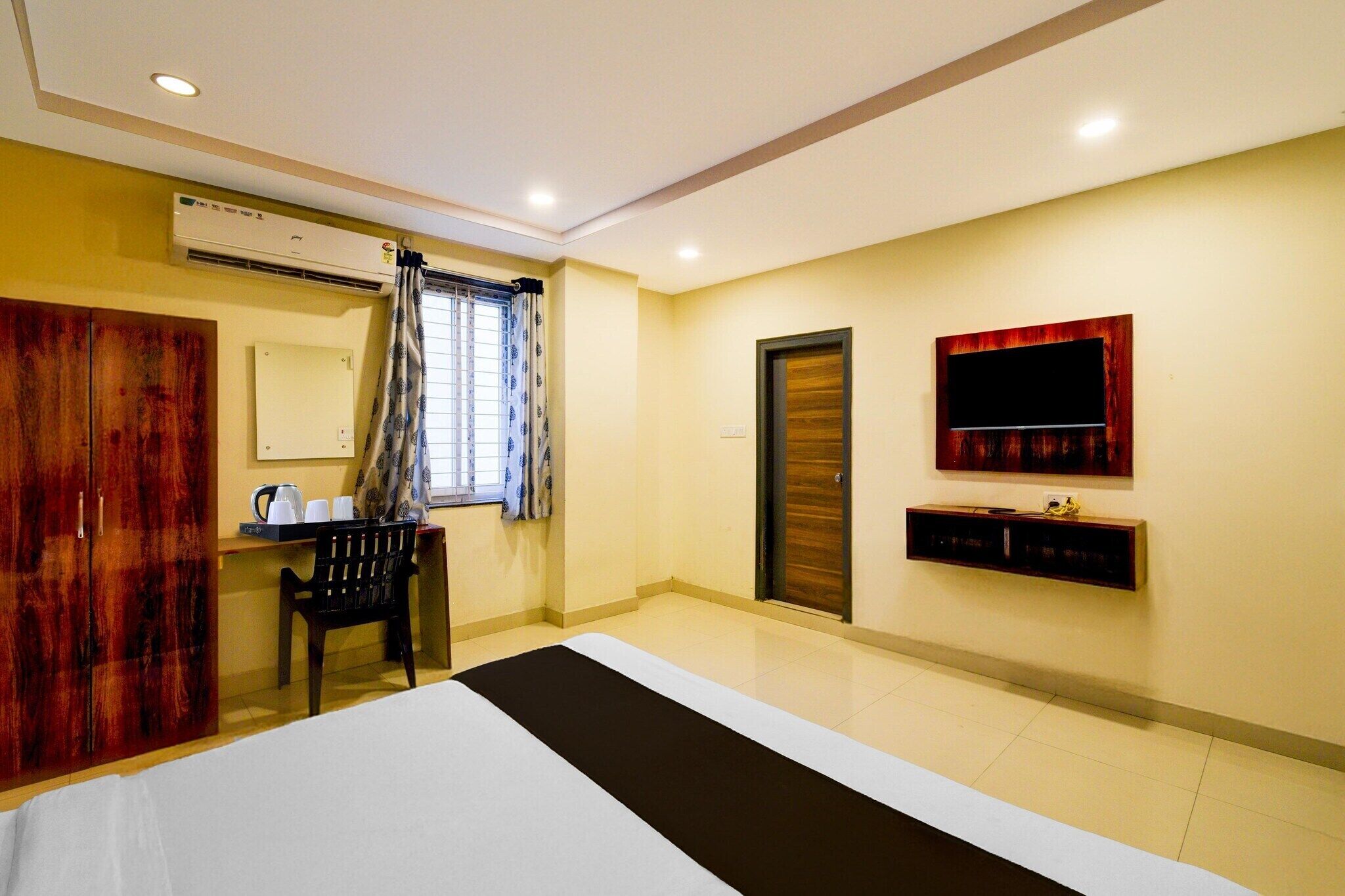 Skrivebord og sengetøy