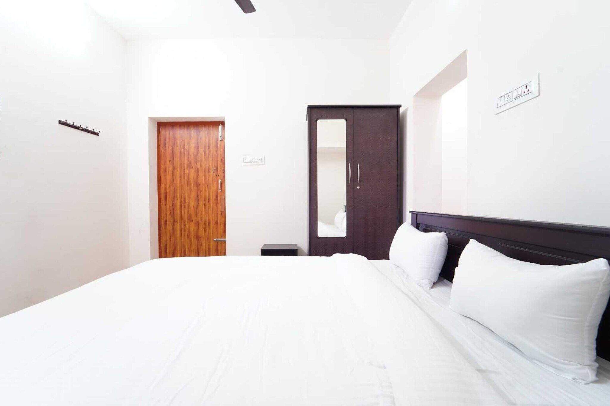 Desk, free WiFi, bed sheets