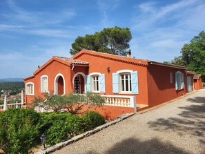Exterior - Villa Christine, With Pool and Views in Provence (Carces)