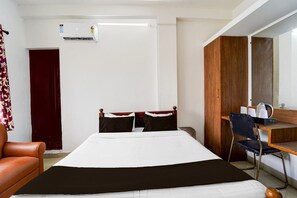 Unclassified image, 4 of 26, button - Collection O Race Course Road (Coimbatore)