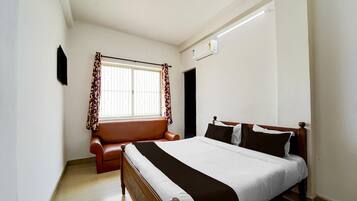 Desk, free WiFi, bed sheets