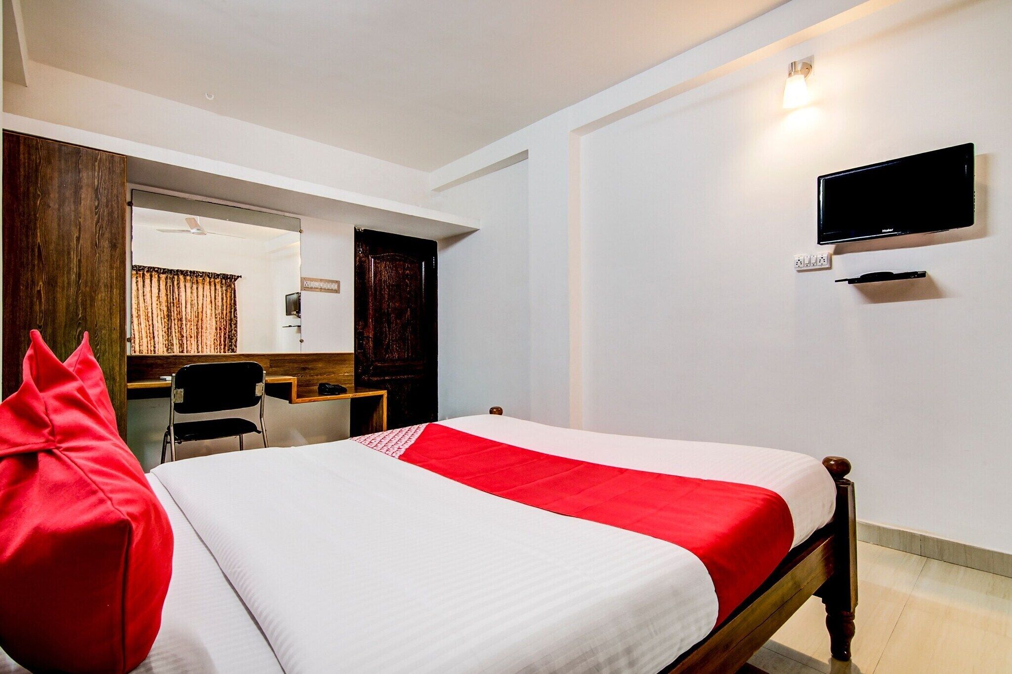 Schreibtisch, kostenloses WLAN, Bettwäsche