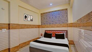 1 bedroom, desk, free WiFi, bed sheets