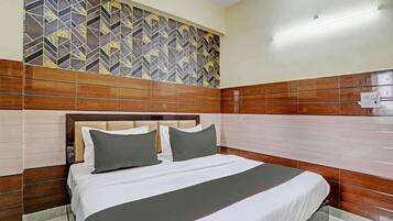 1 bedroom, desk, free WiFi, bed sheets