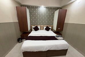 Unclassified image, 2 of 12, button - Collection O Zeta I Noida (Noida)