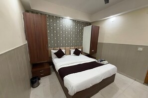 Unclassified image, 4 of 12, button - Collection O Zeta I Noida (Noida)