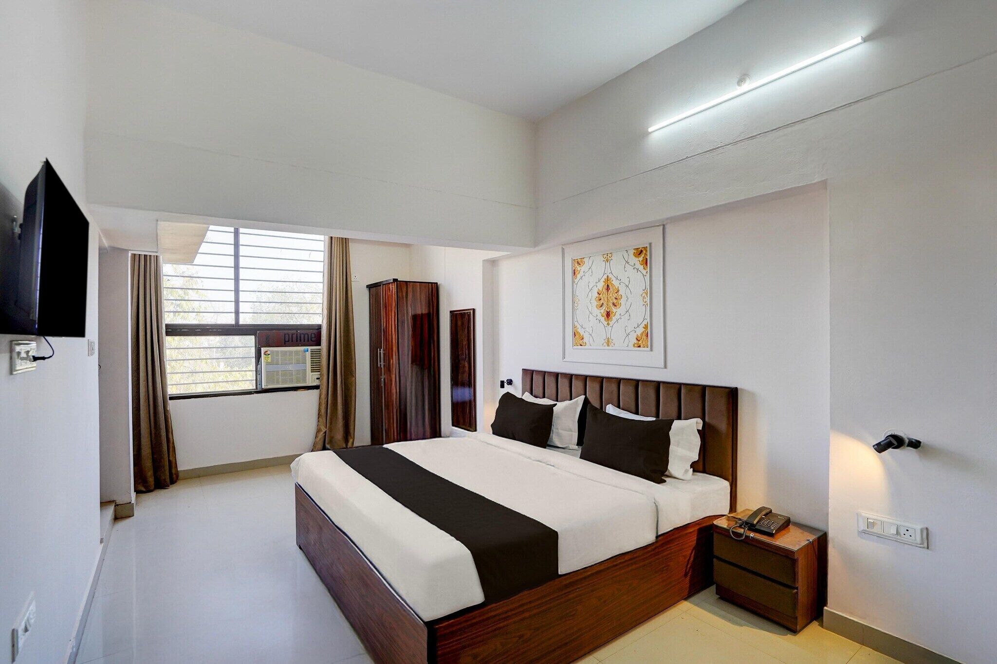 1 Schlafzimmer, Schreibtisch, Bettwäsche