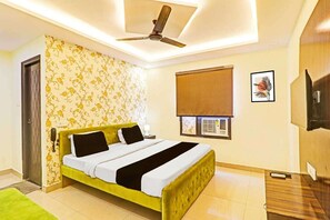 1 habitación, escritorio y ropa de cama 