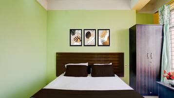 1 camera, una scrivania, lenzuola