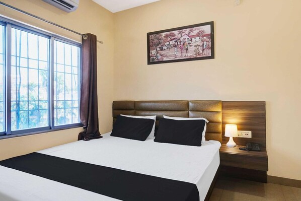 Escritorio y ropa de cama 