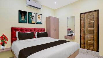 Skrivbord och sängkläder