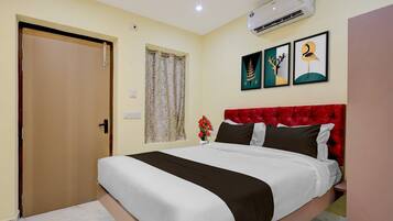 Skrivbord och sängkläder