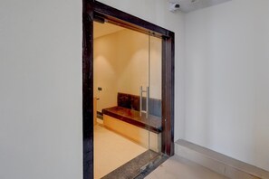 Sauna - Townhouse Varanasi Railway Station (Varanasi)