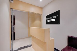 Lobby - Townhouse Varanasi Railway Station (Varanasi)