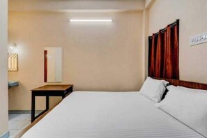 Desk, bed sheets - Collection O Saravanampatti (Coimbatore)