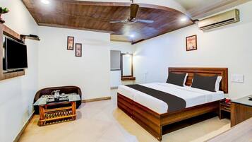 1 bedroom, desk, bed sheets