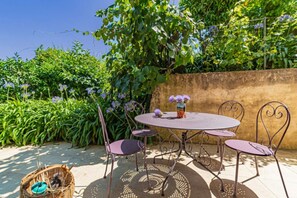 Apartment | Balcony - Spacious Apartment With Garden, Ideal for Families (Le Bar-sur-Loup)