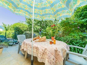 Apartment | Balcony - Spacious Apartment With Garden, Ideal for Families (Le Bar-sur-Loup)