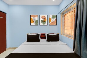 1 habitación, escritorio y ropa de cama 