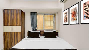 1 bedroom, desk, bed sheets