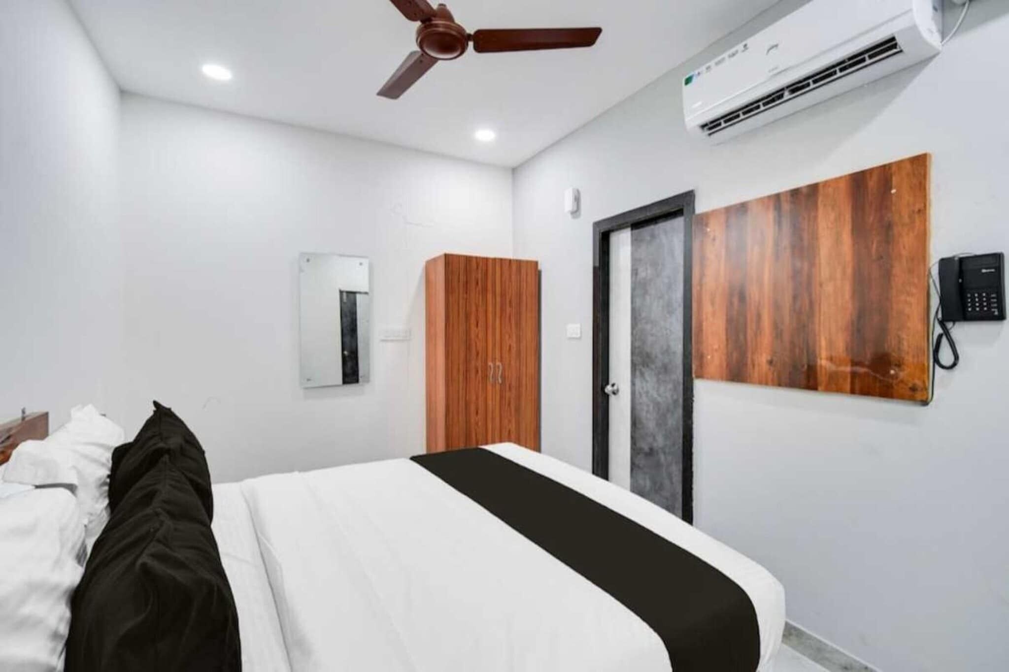 1 dormitorio, escritorio, ropa de cama