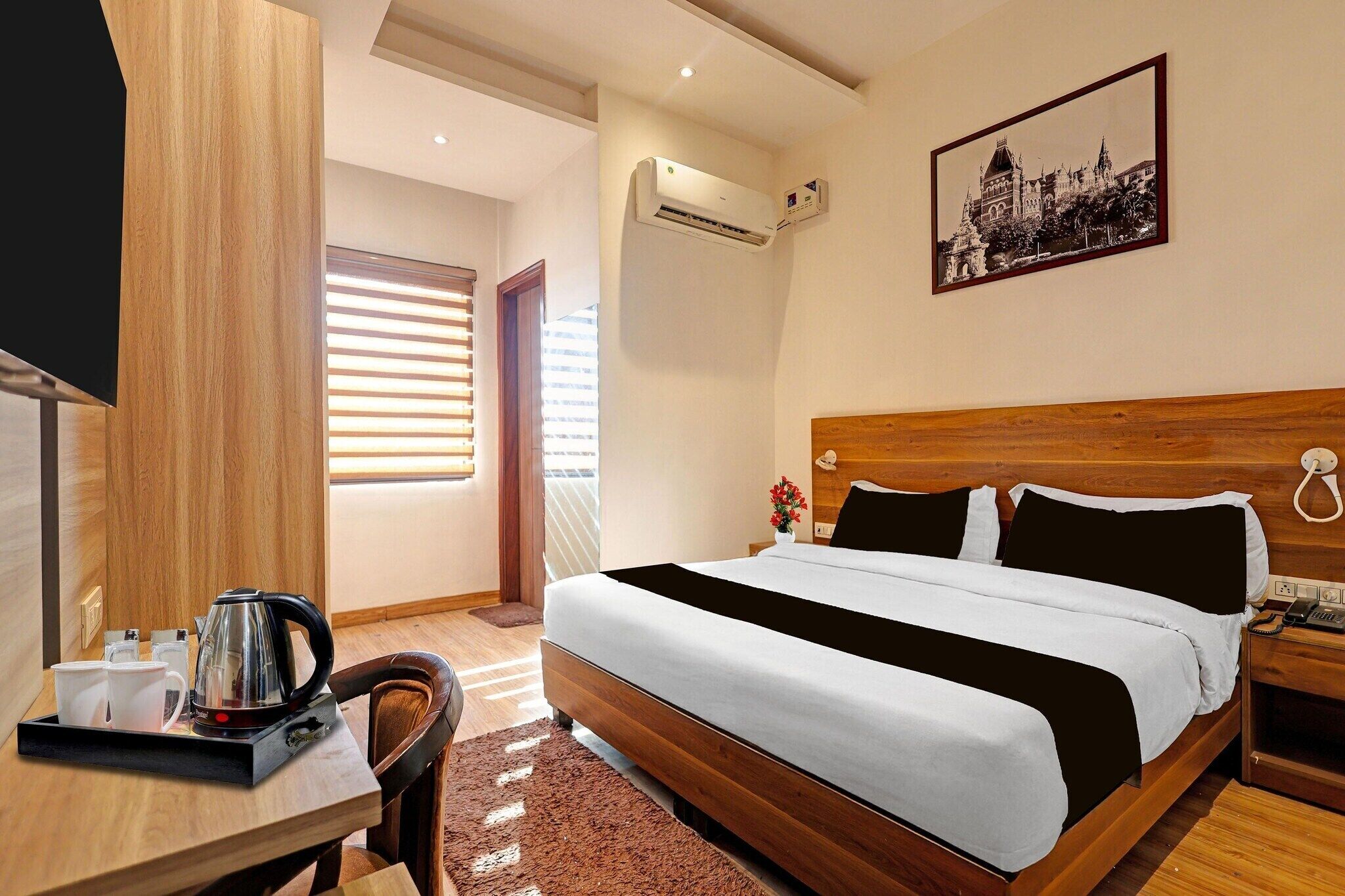 1 slaapkamer, een bureau, beddengoed