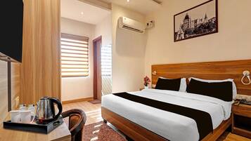 1 slaapkamer, een bureau, beddengoed