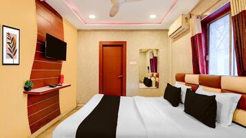 1 bedroom, desk, bed sheets