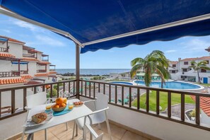 Outdoor dining - Cascajos Beachfront Apartment for 3 (Breña Baja)