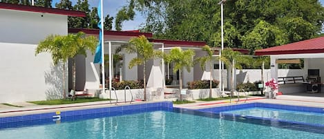 15 piscines extérieures