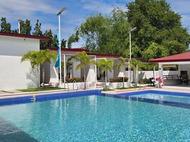 15 piscinas externas