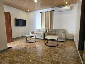 Villa, vista al jardín | Área de sala de estar