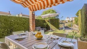 Outdoor dining - Ca la Flama by Interhome (L'Ametlla de Mar)