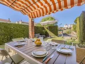 Outdoor dining - Ca la Flama by Interhome (L'Ametlla de Mar)