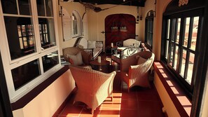 Unclassified image, 2 of 35, button