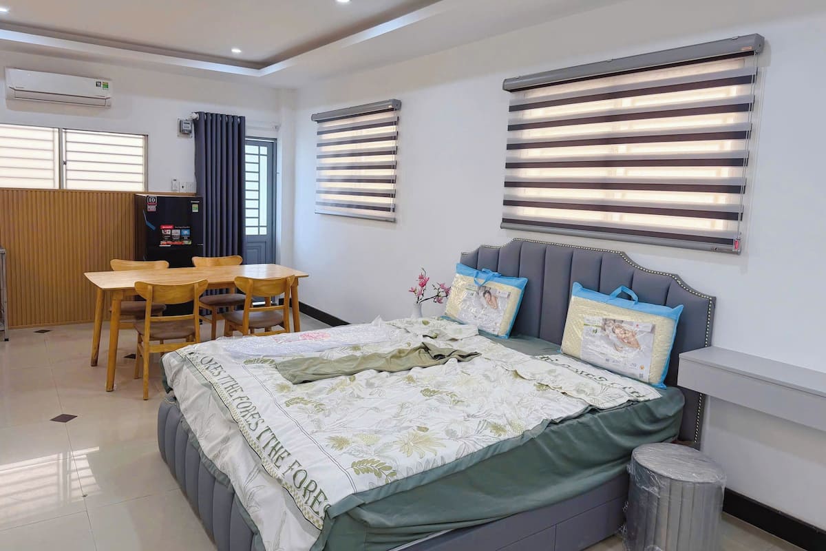 Standard Double Room | Meja, ruang kerja komputer riba, Wi-fi percuma