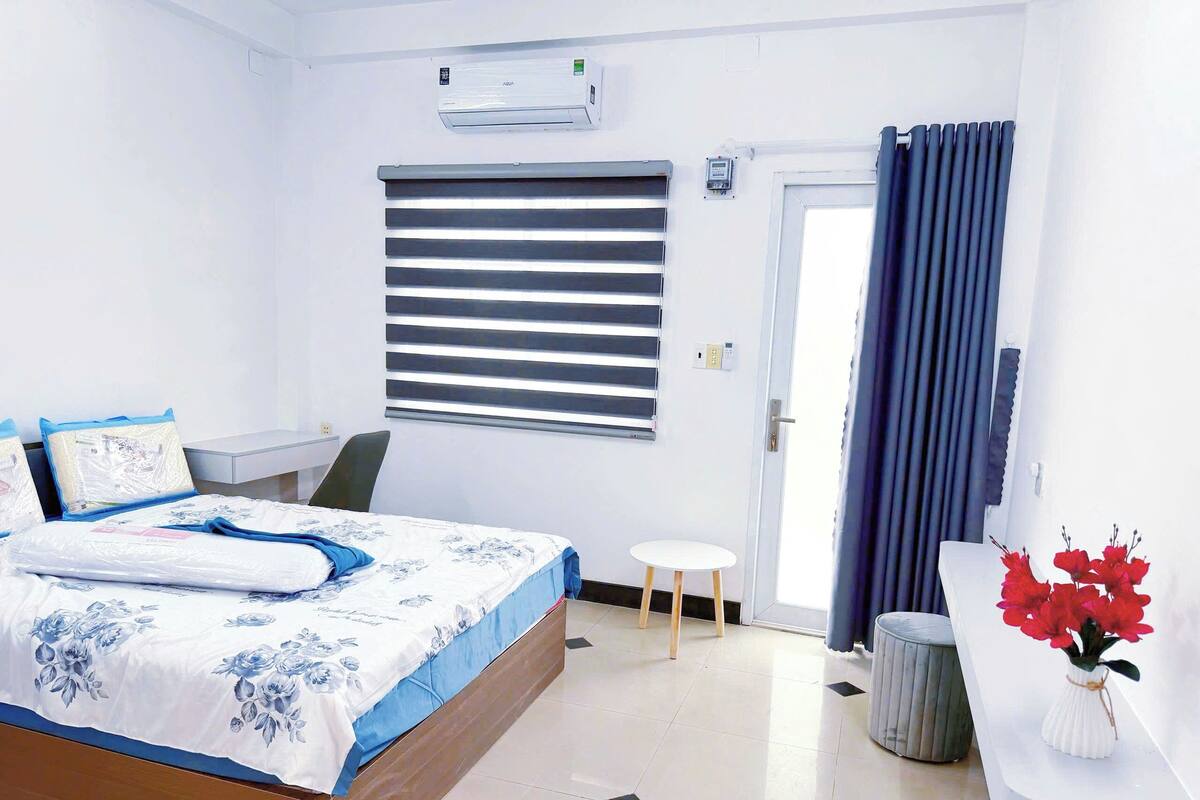 Leilighet – standard, 1 queensize-seng | Sengetøy av topp kvalitet, skrivebord og skrivebord for bærbar PC