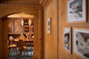 Dining - Meisser Lodge (Guarda)