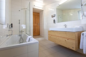 Double Room, Valley View | Bathroom