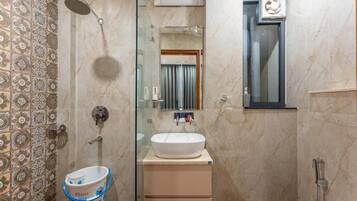 Apartment, Balcony, Garden View | Bathroom