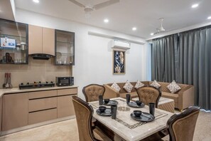 Apartment, Balcony, Garden View | Ruang tamu