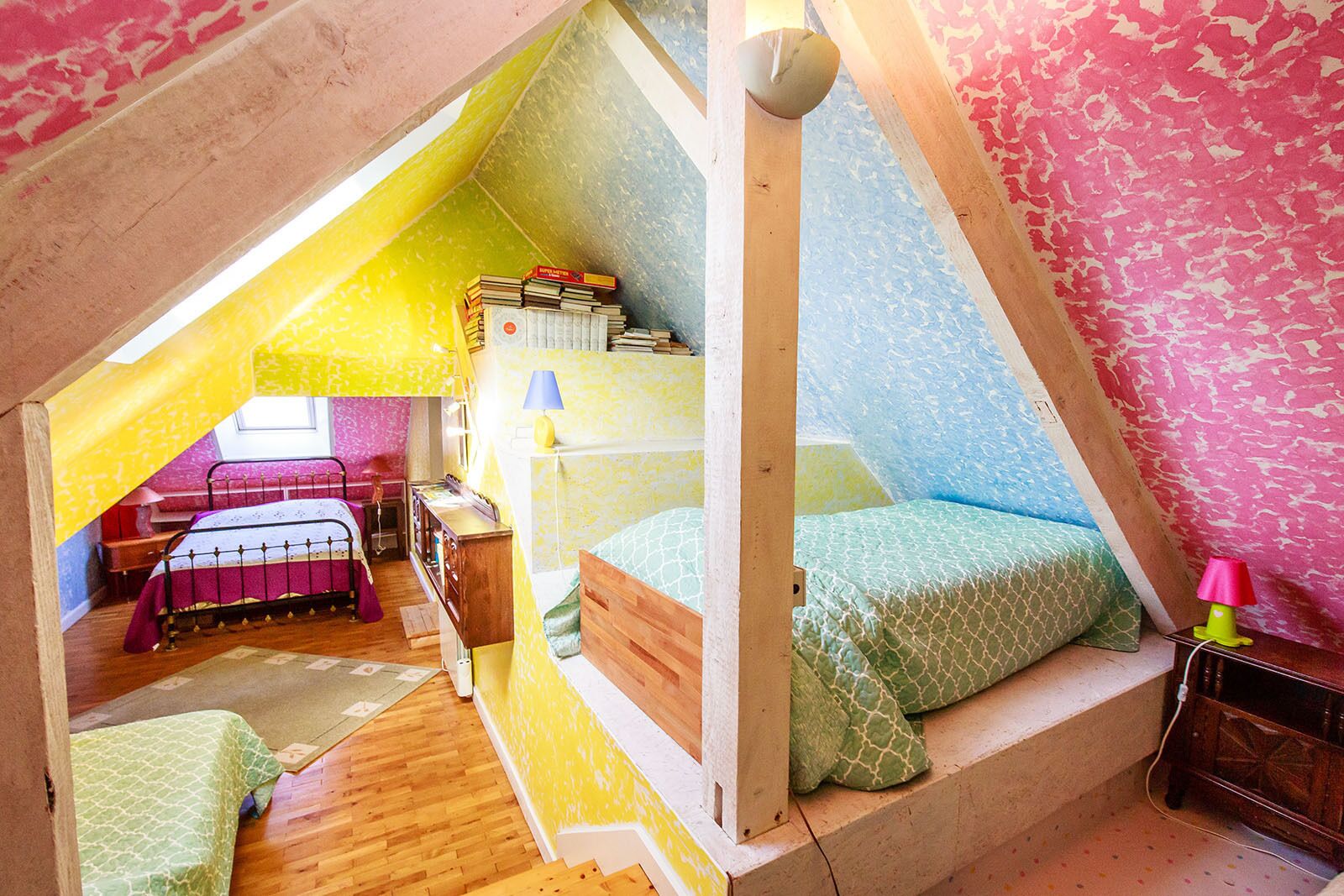 5 bedrooms, iron/ironing board, WiFi, bed sheets